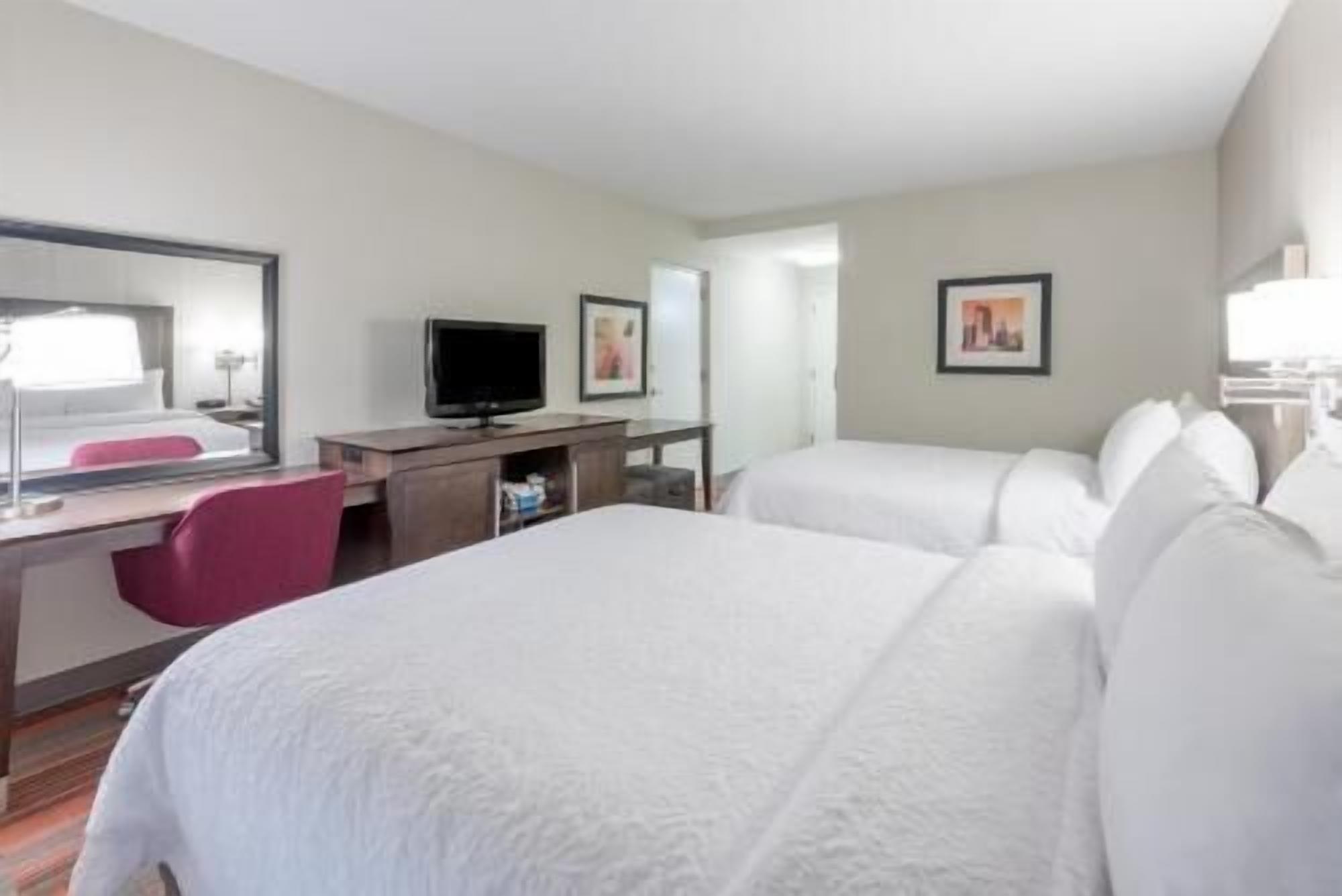 Literie de qualité, bureau, espace de travail pour ordinateurs portables