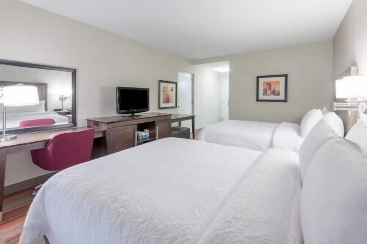 Literie de qualité, bureau, espace de travail pour ordinateurs portables