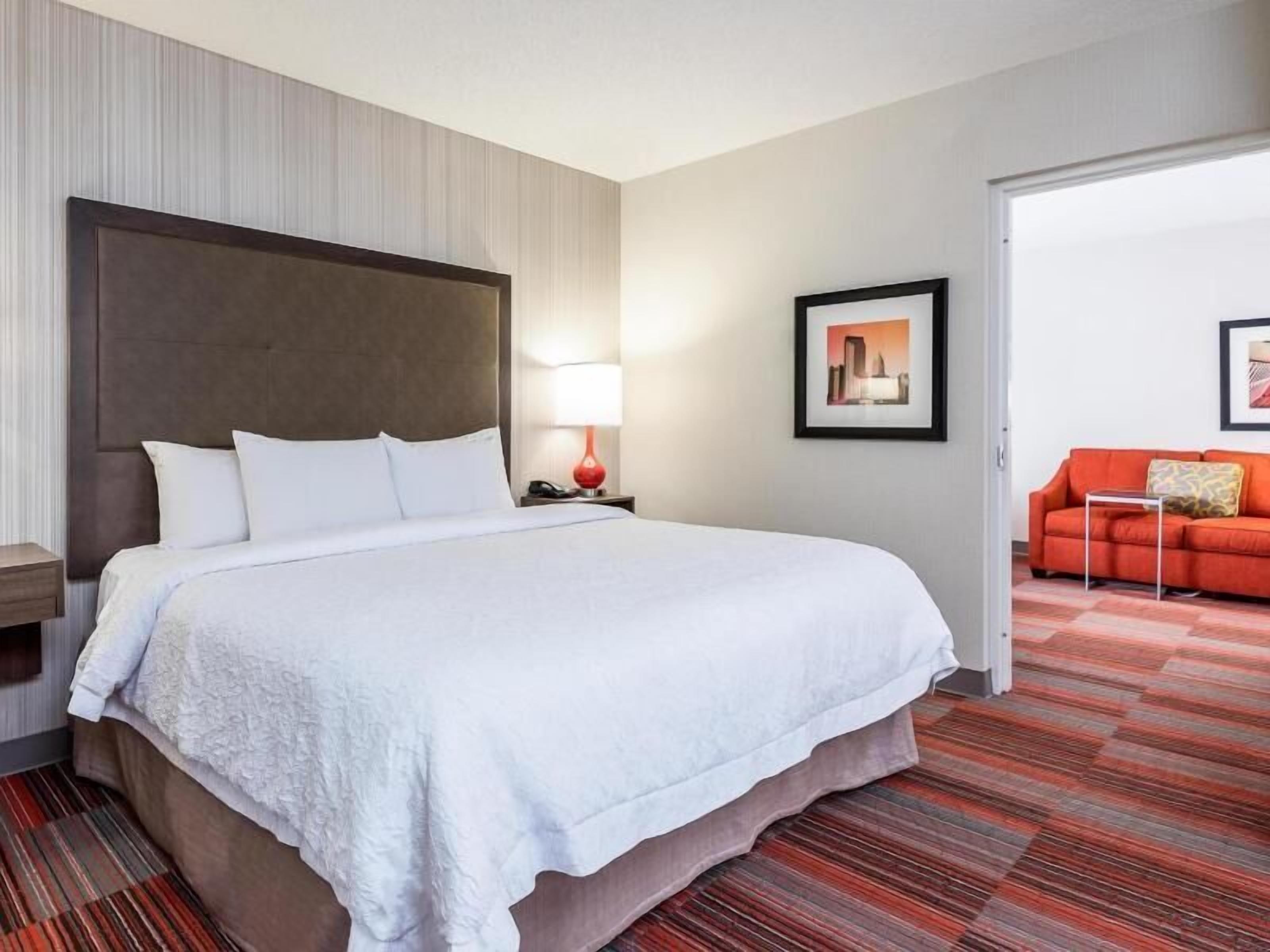 Literie de qualité, bureau, espace de travail pour ordinateurs portables