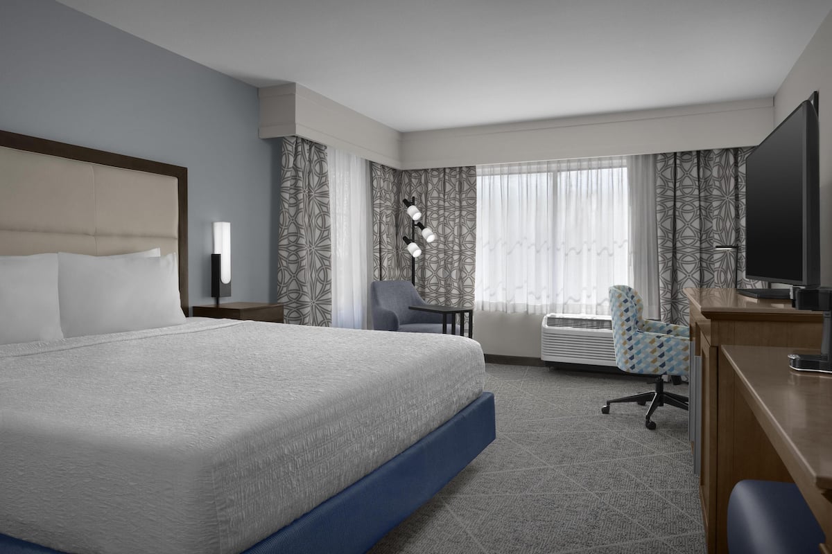 Room, 1 King Bed, Non Smoking | Premium bedding, pillowtop beds, desk, laptop workspace