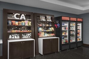 Snack bar - Hampton Inn San Diego-Downtown (San Diego)