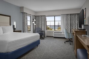 Family Room, 1 Queen Bed | Premium bedding, pillowtop beds, desk, laptop workspace - Hampton Inn San Diego-Downtown (San Diego)