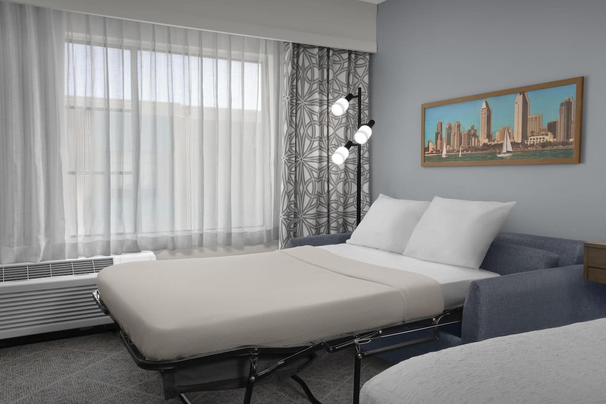 Room, 1 King Bed with Sofa bed, Non Smoking (Study) | Living area | 32-inch LCD TV with premium channels, TV