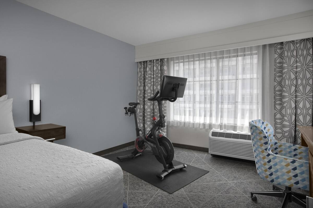 Room, 1 King Bed, Non Smoking (Peloton) | Premium bedding, pillowtop beds, desk, laptop workspace