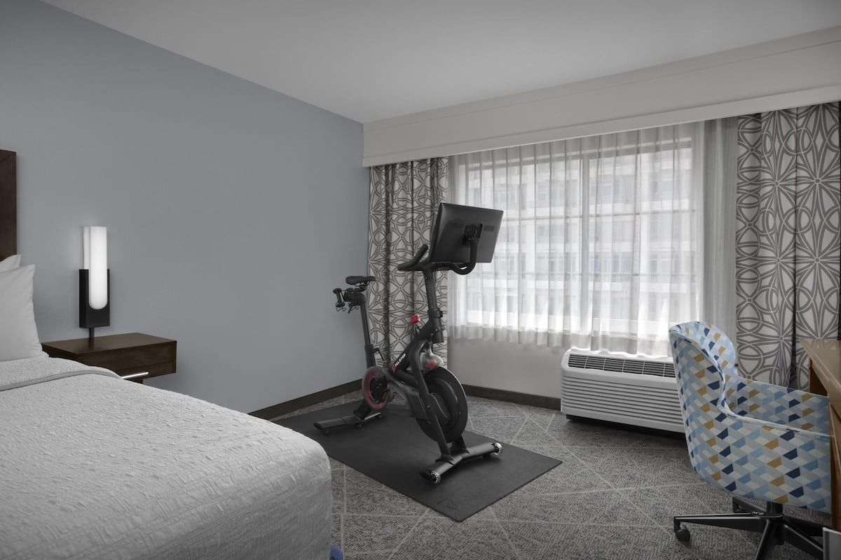 Room, 1 King Bed, Non Smoking (Peloton) | Premium bedding, pillowtop beds, desk, laptop workspace
