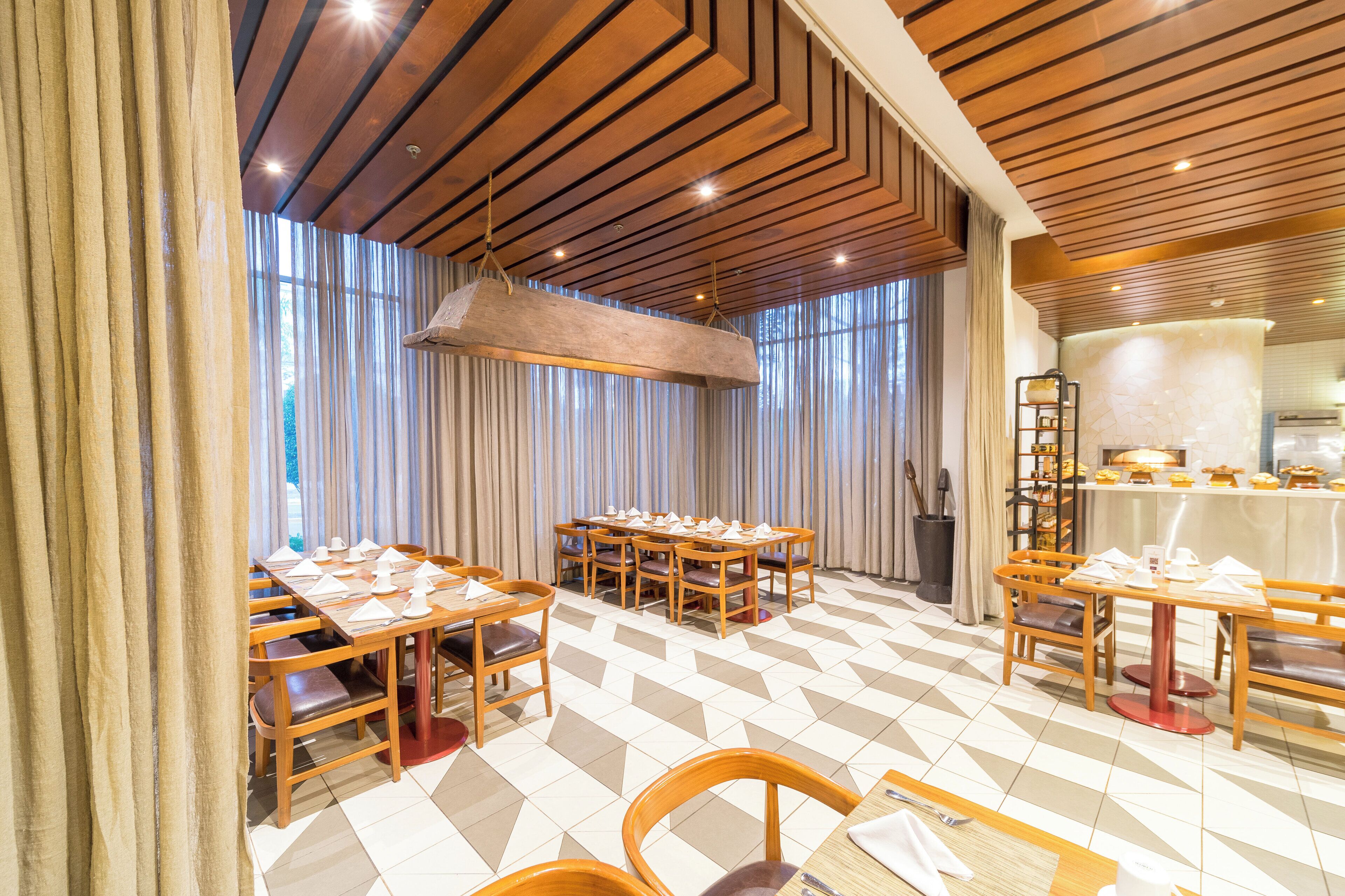 3 restaurants, breakfast, lunch, dinner served; international cuisine