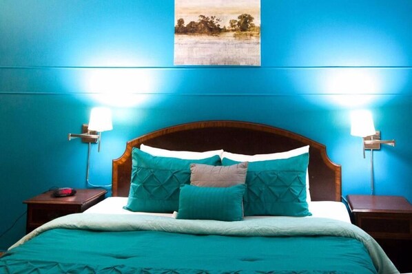Classic Room, 1 King Bed, Non Smoking