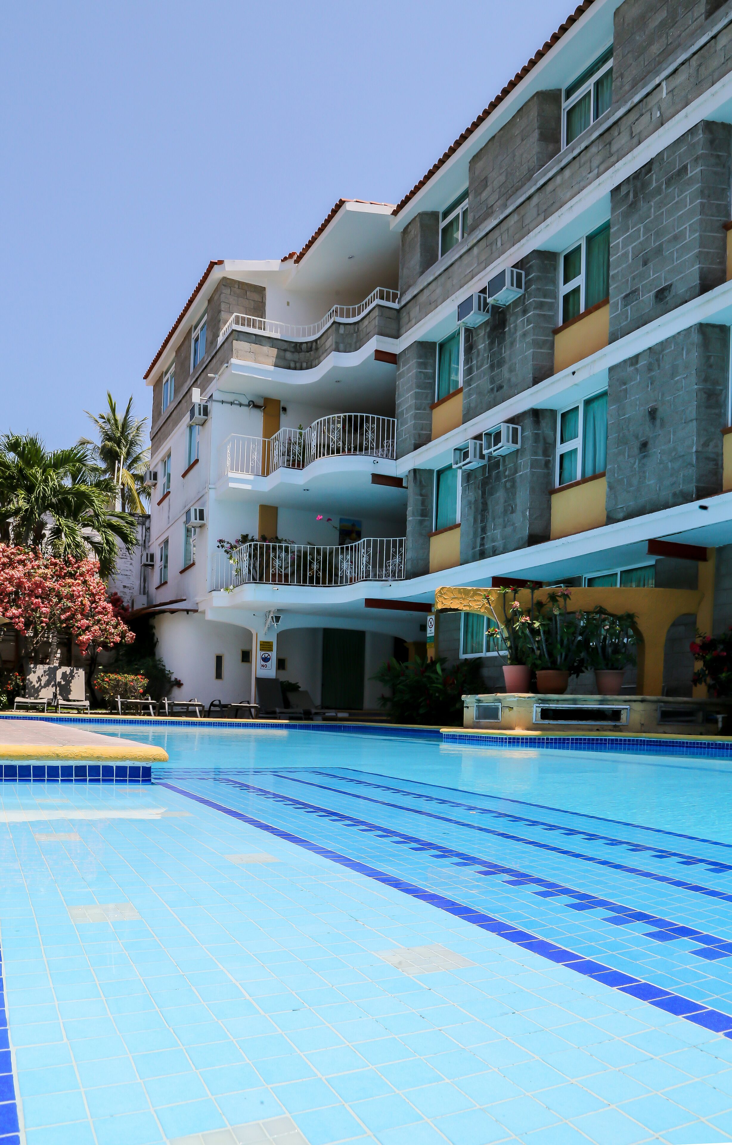 Fachada de la propiedad por la tarde o noche