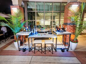Bar (on property) - Kellogg Conference Hotel at Gallaudet University (Washington)