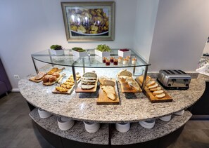 Se sirven desayunos, comidas y cenas