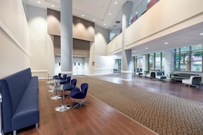 Coin salon dans le hall