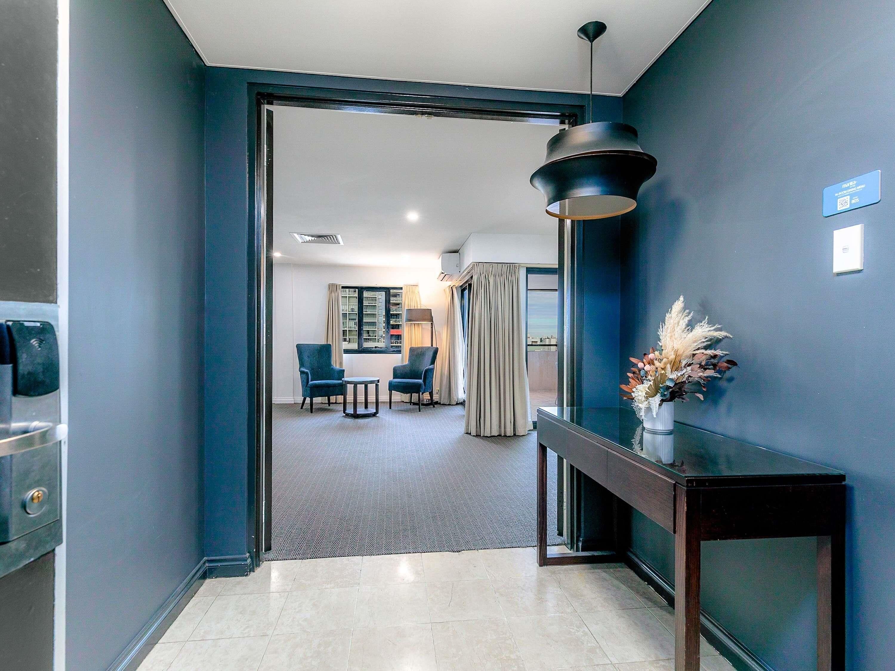 Appartement, 3 chambres | Coffres-forts dans les chambres, bureau