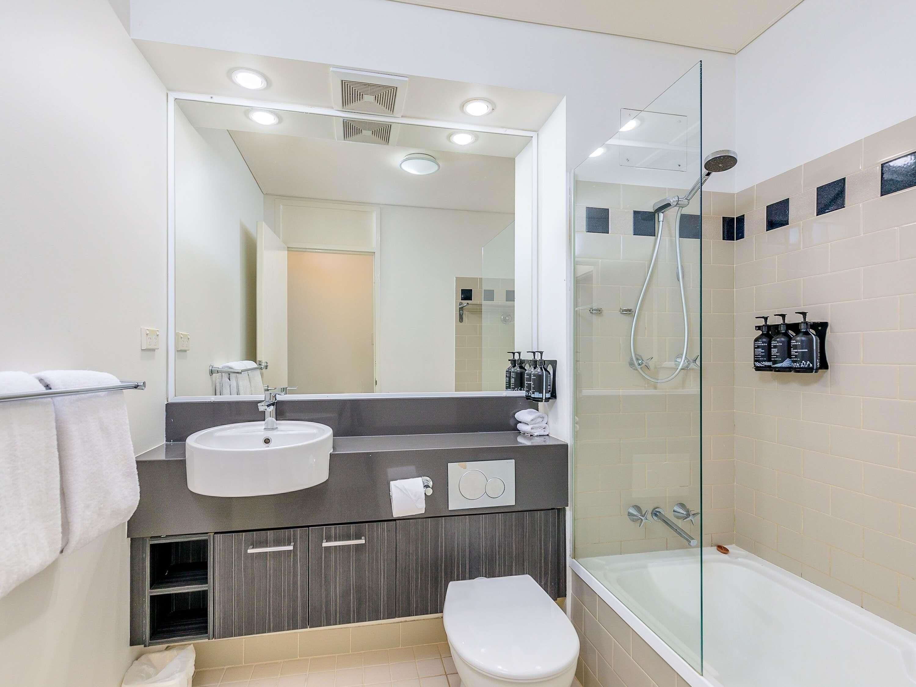 Two Bedroom two Bathroom Apartment with Balcony, non-smoking