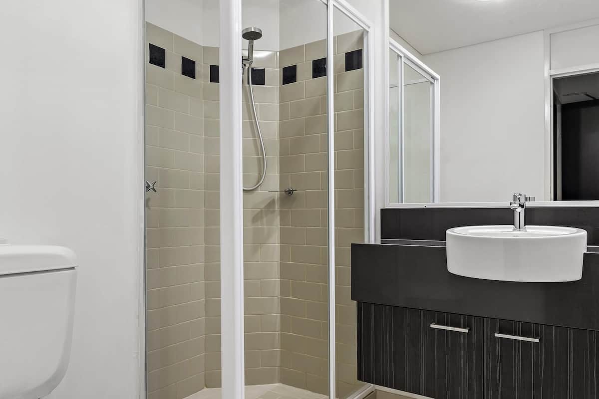 Kamer, 1 kingsize bed | Een kluis op de kamer, een bureau, een laptopwerkplek