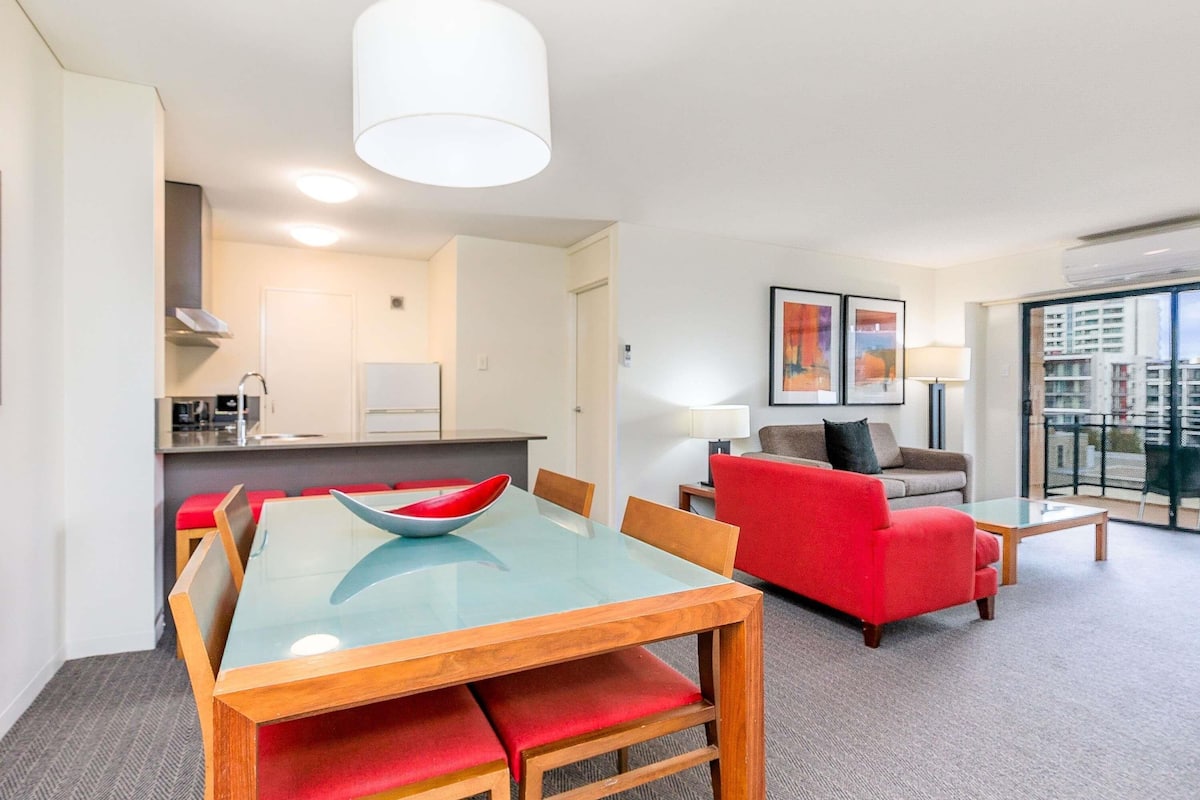 Caja de seguridad en la habitación y escritorio