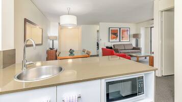 Apartment, 2 Bedrooms, Balcony | Dapur peribadi