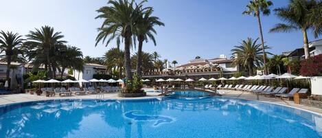 2 outdoor pools, pool umbrellas, sun loungers