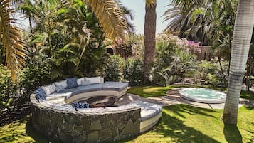 Een minibar, een kluis op de kamer, een bureau, gratis wifi