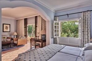 Minibar, in-room safe, desk, free WiFi - Seaside Grand Hotel Residencia (San Bartolomé de Tirajana)