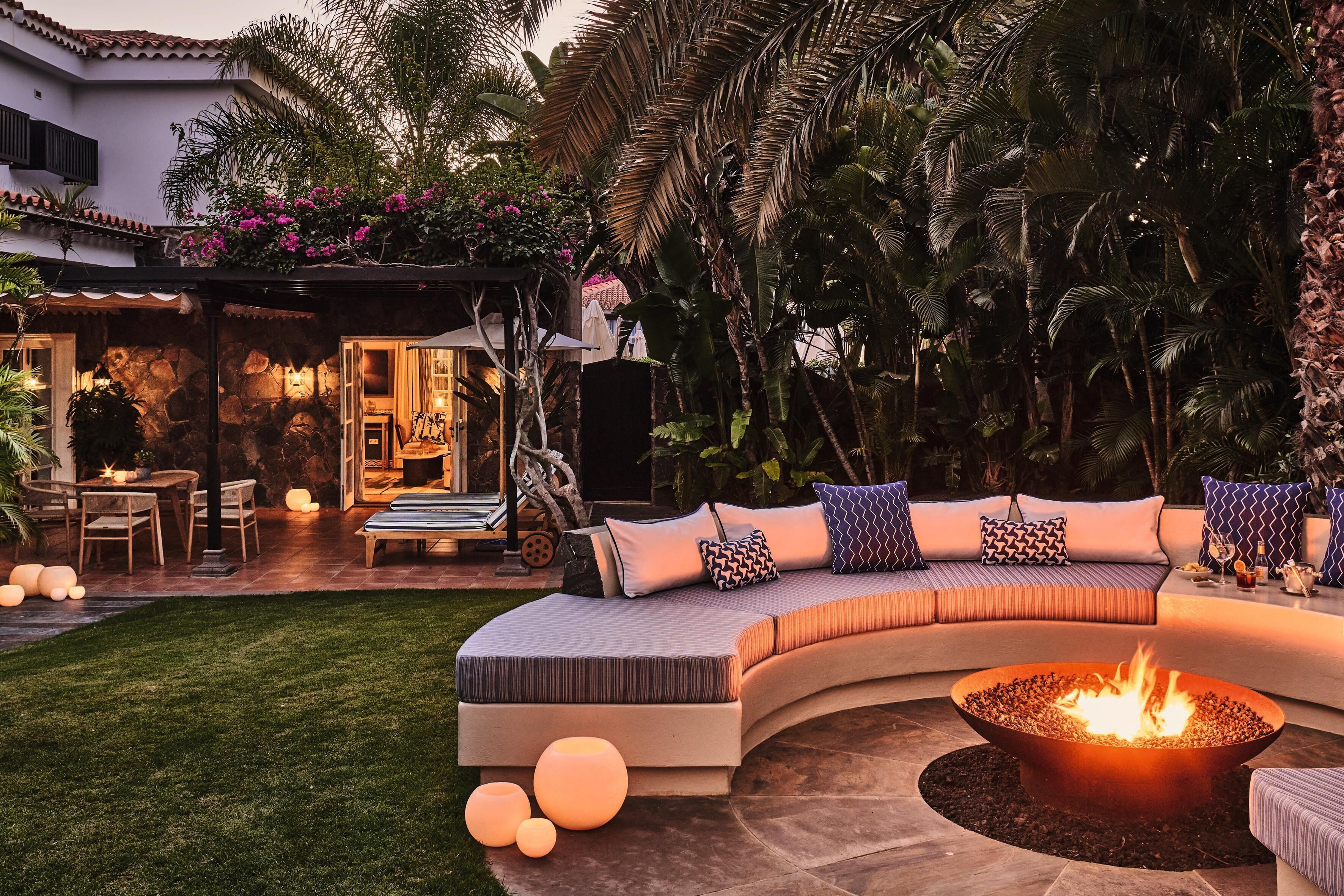 Minibar, coffres-forts dans les chambres, bureau, Wi-Fi gratuit