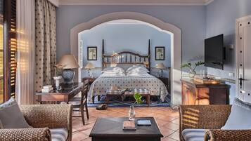 Een minibar, een kluis op de kamer, een bureau, gratis wifi