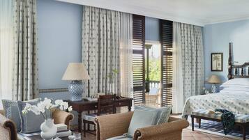 Minibar, coffres-forts dans les chambres, bureau, Wi-Fi gratuit