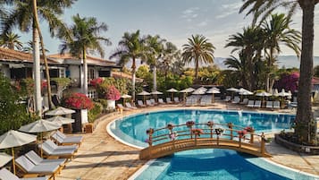 2 outdoor pools, pool umbrellas, pool loungers