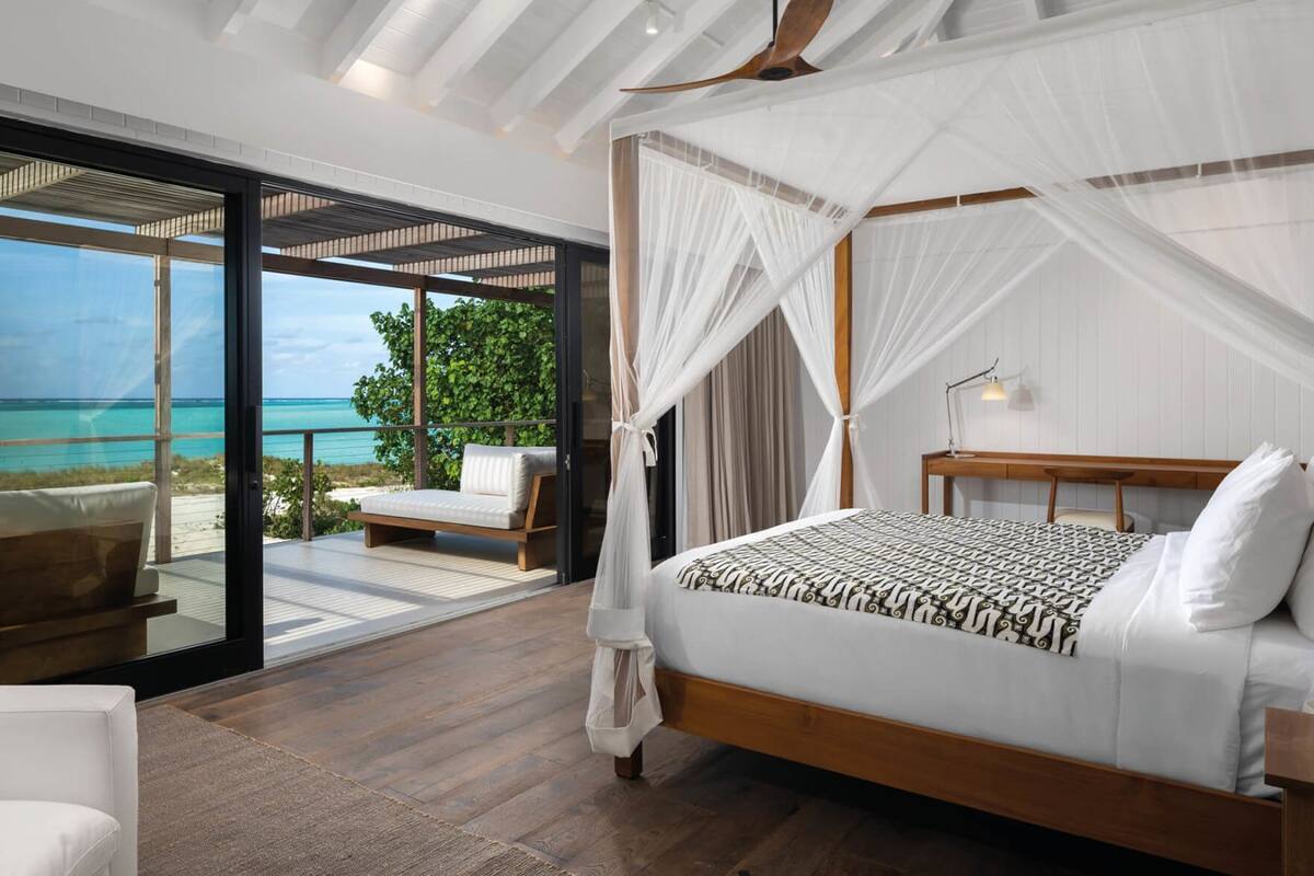 COMO Villa | Egyptian cotton sheets, premium bedding, down comforters, pillowtop beds