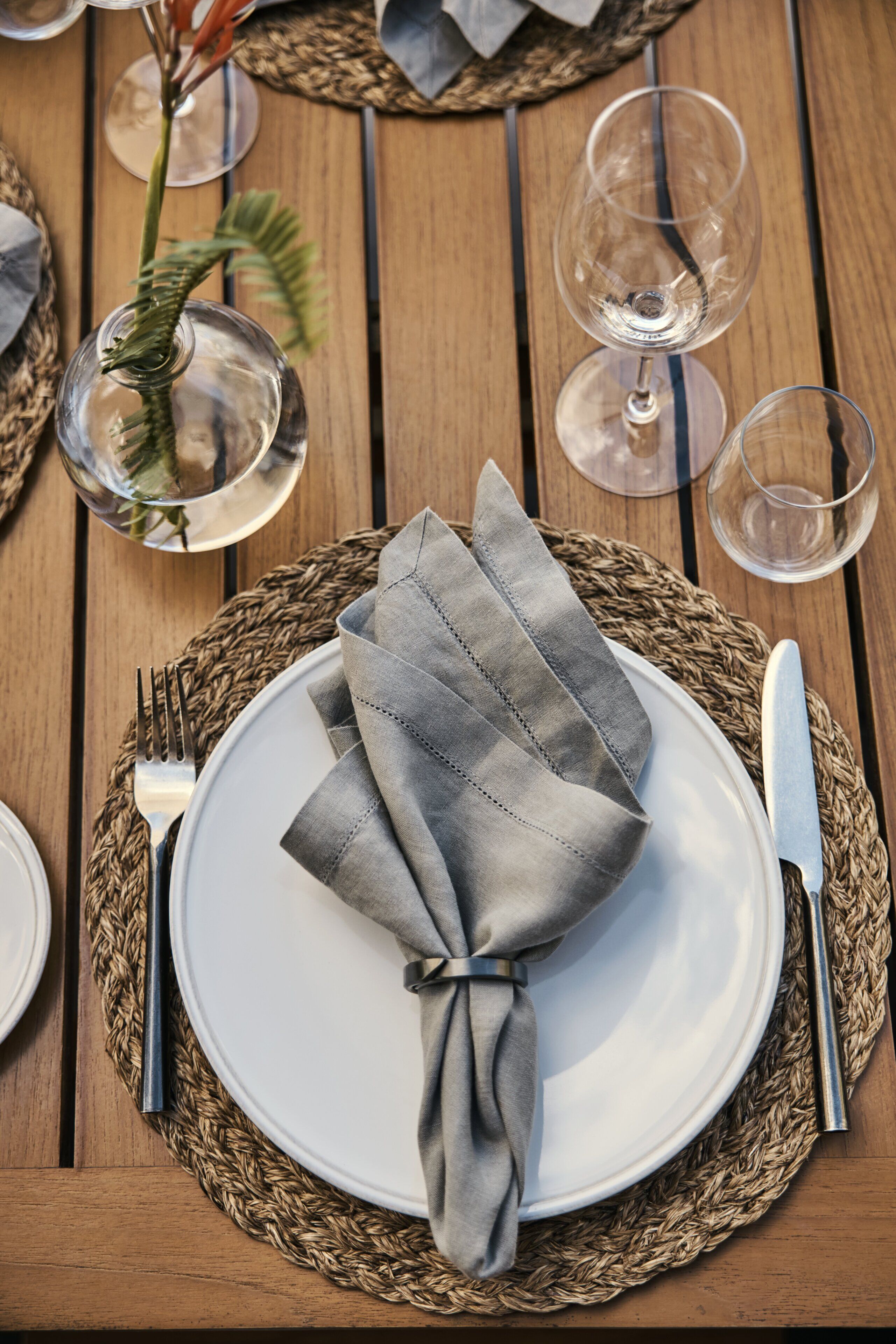 2 restaurants, breakfast, lunch, dinner served; pan-asian cuisine