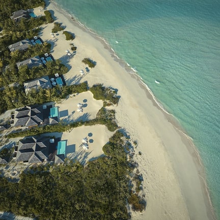 Private beach, white sand, beach towels, water skiing