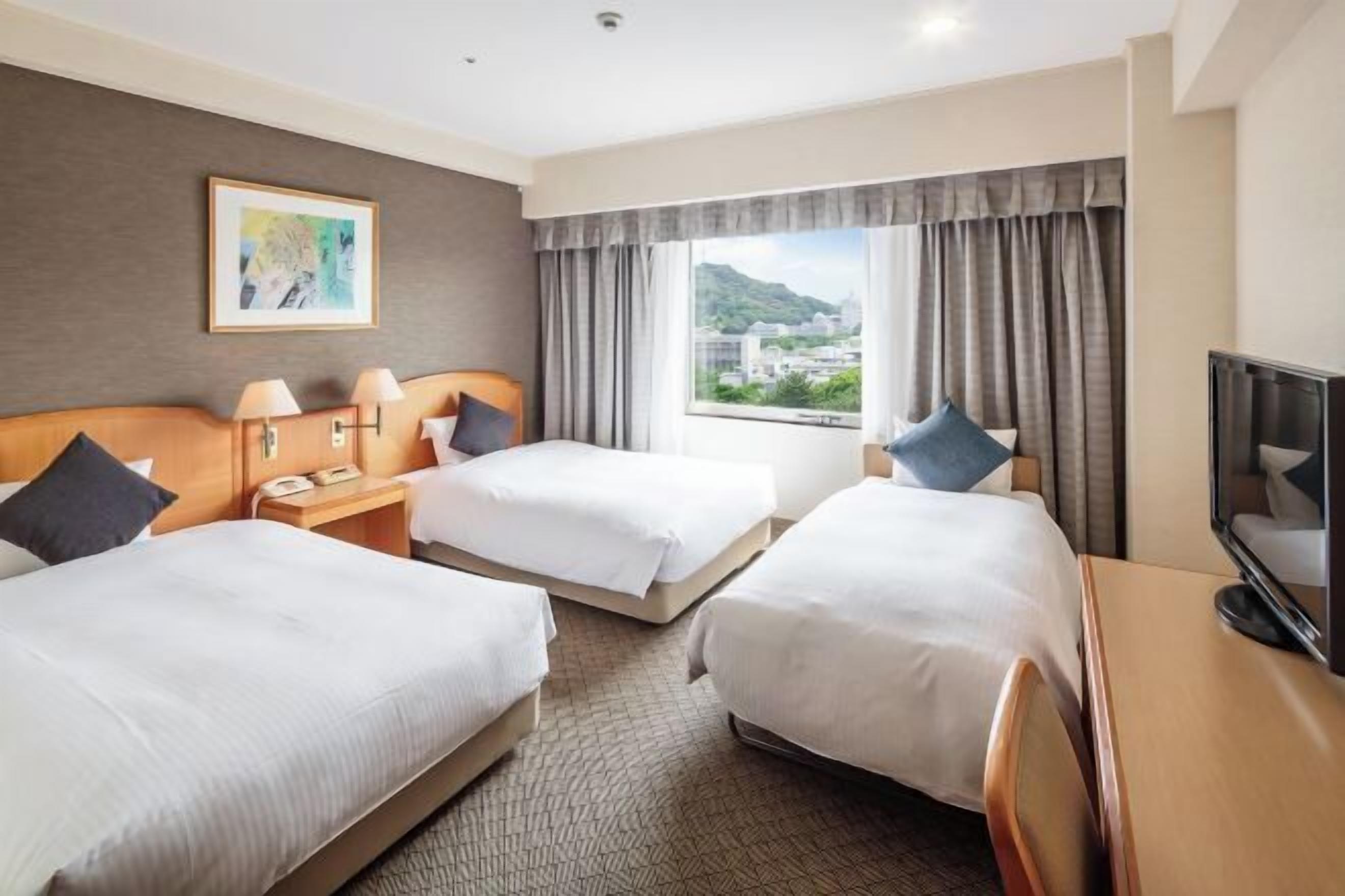 Hochwertige Bettwaren, Minibar, Zimmersafe, Schreibtisch