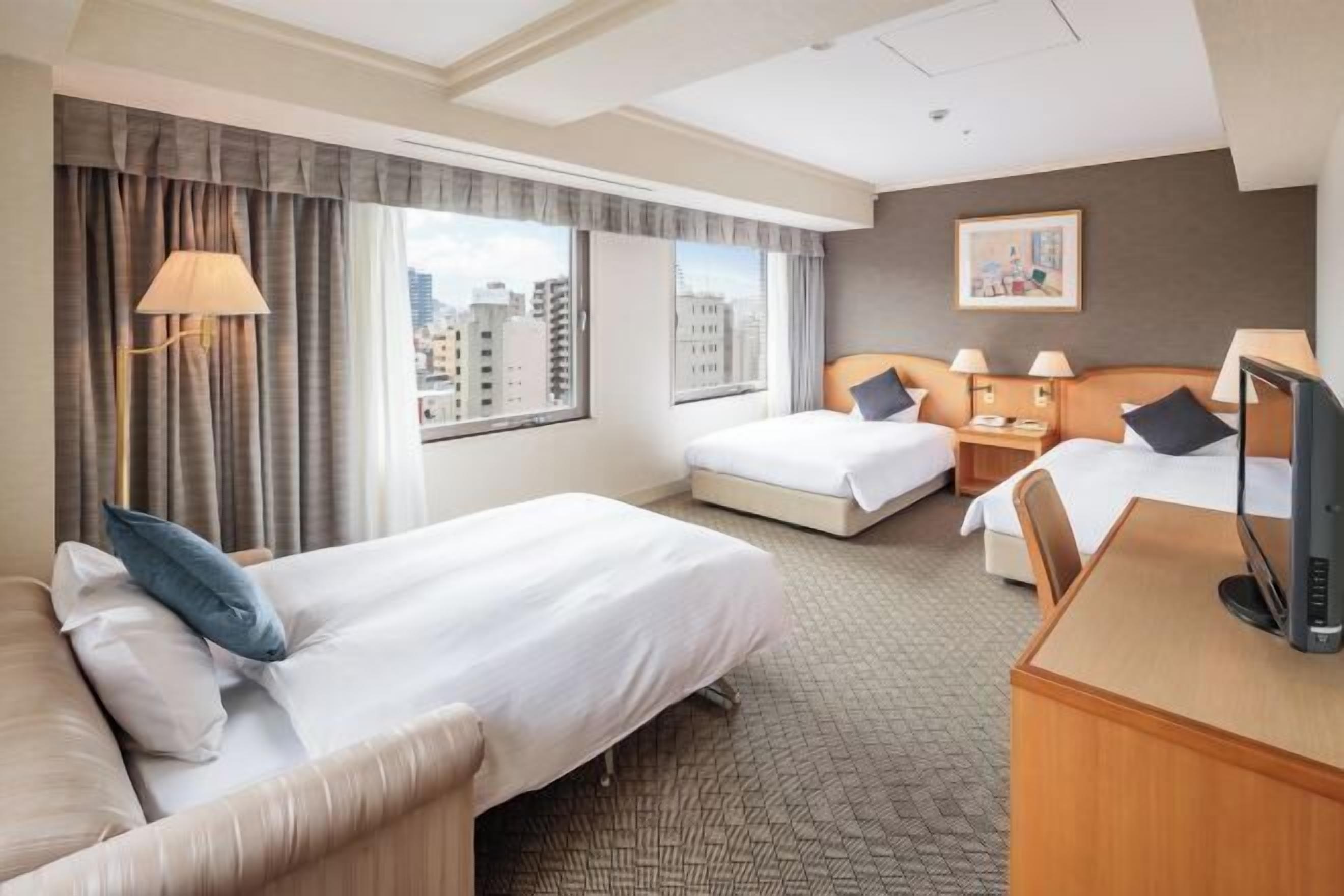 Hochwertige Bettwaren, Minibar, Zimmersafe, Schreibtisch