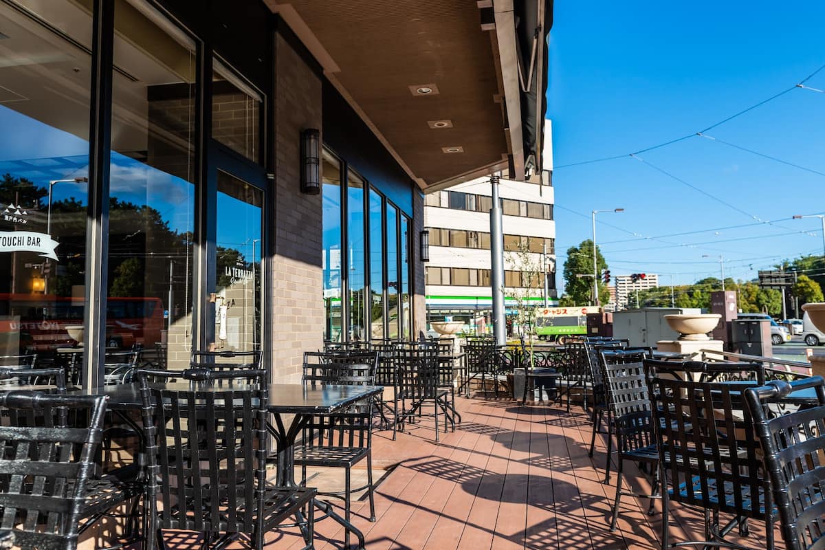 breakfast, lunch and dinner served