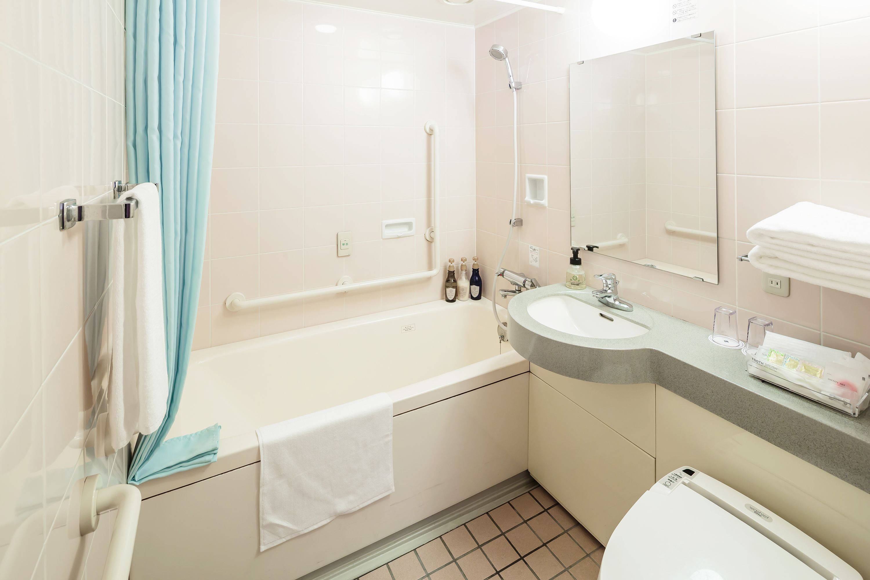 A modern bathroom with a bathtub, a sink, and a toilet.