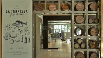 Breakfast, lunch and dinner served