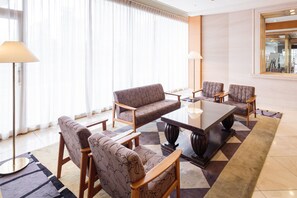 Coin salon dans le hall