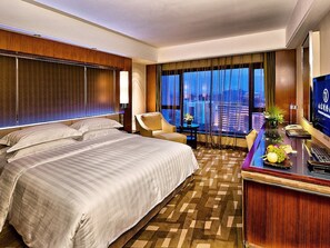 Minibar, in-room safe, desk, iron/ironing board