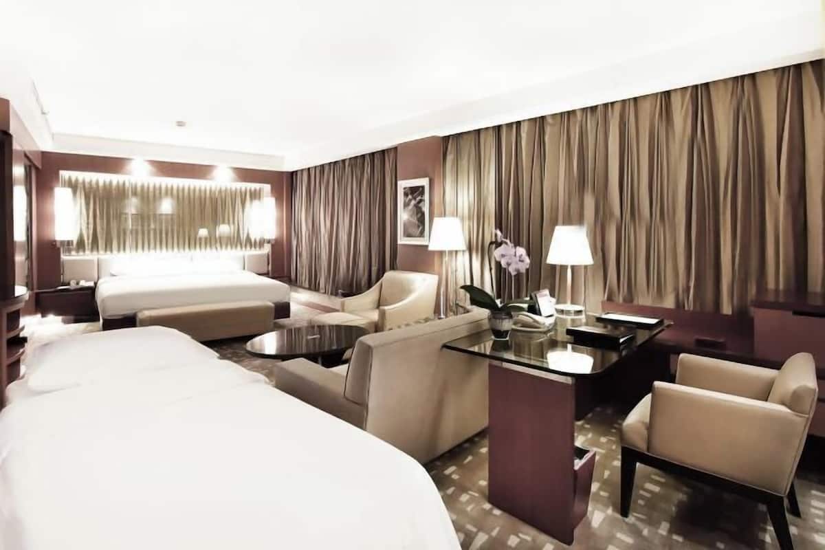 Minibar, in-room safe, desk, iron/ironing board