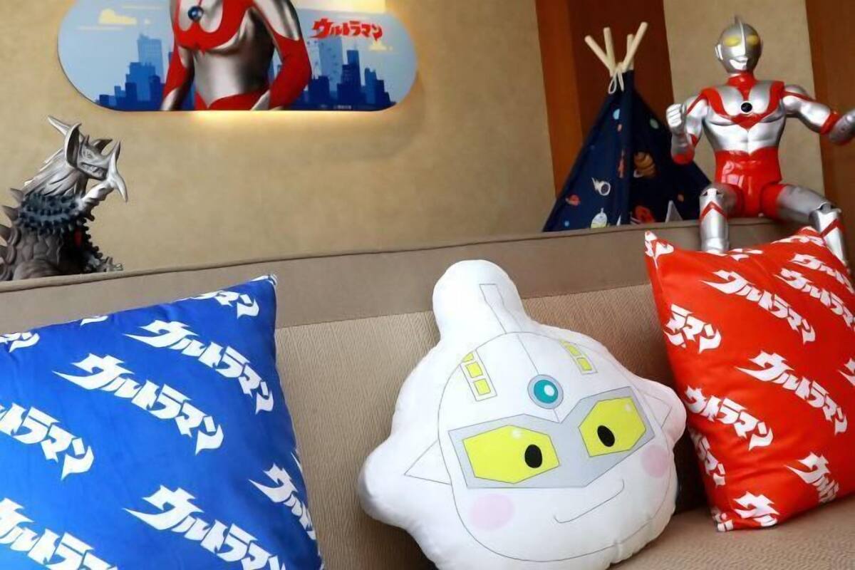 Minibar, caja de seguridad en la habitación y escritorio