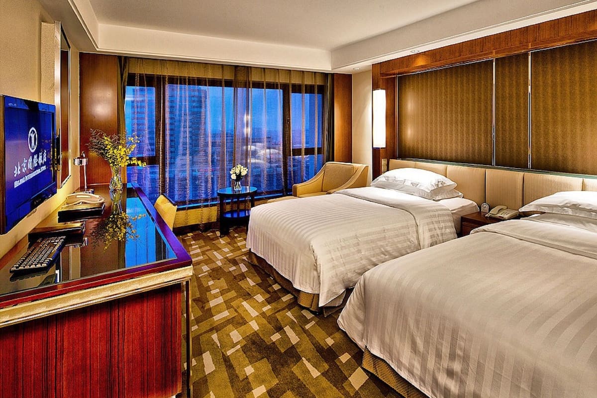 Minibar, in-room safe, desk, iron/ironing board