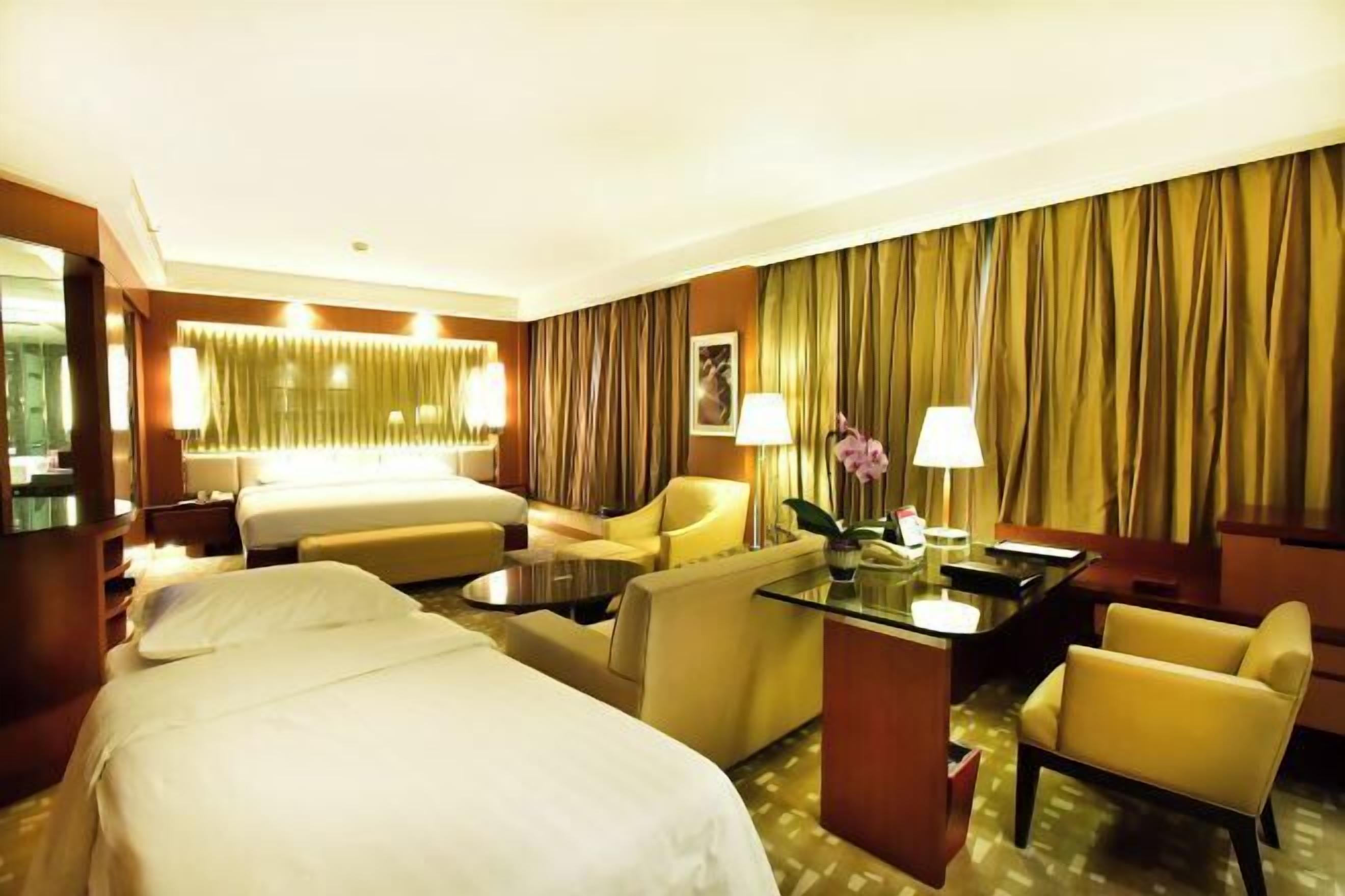 Minibar, in-room safe, desk, iron/ironing board