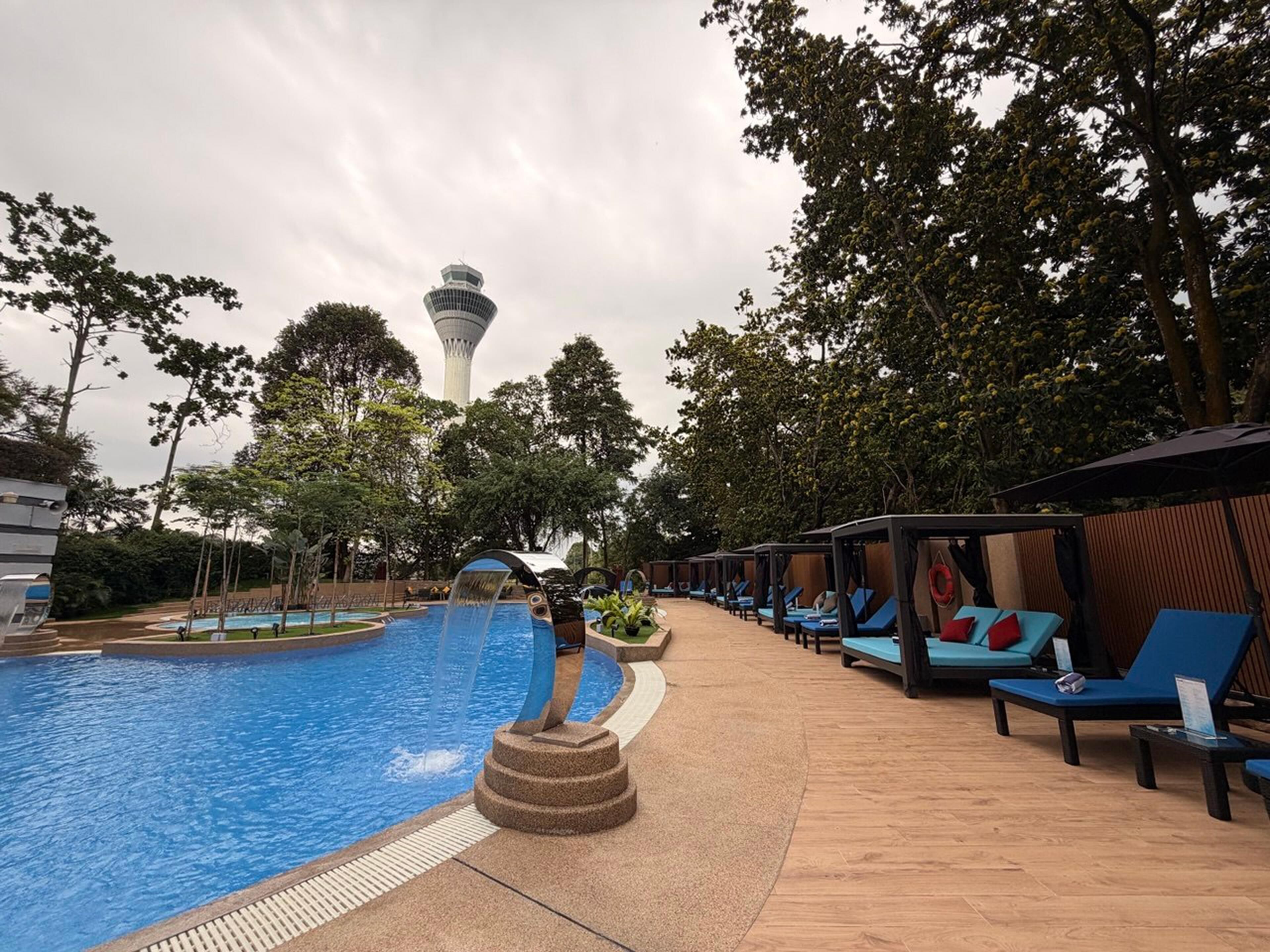 Outdoor pool, pool loungers