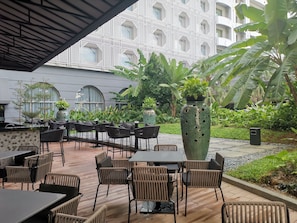 2 restaurants servant le déjeuner