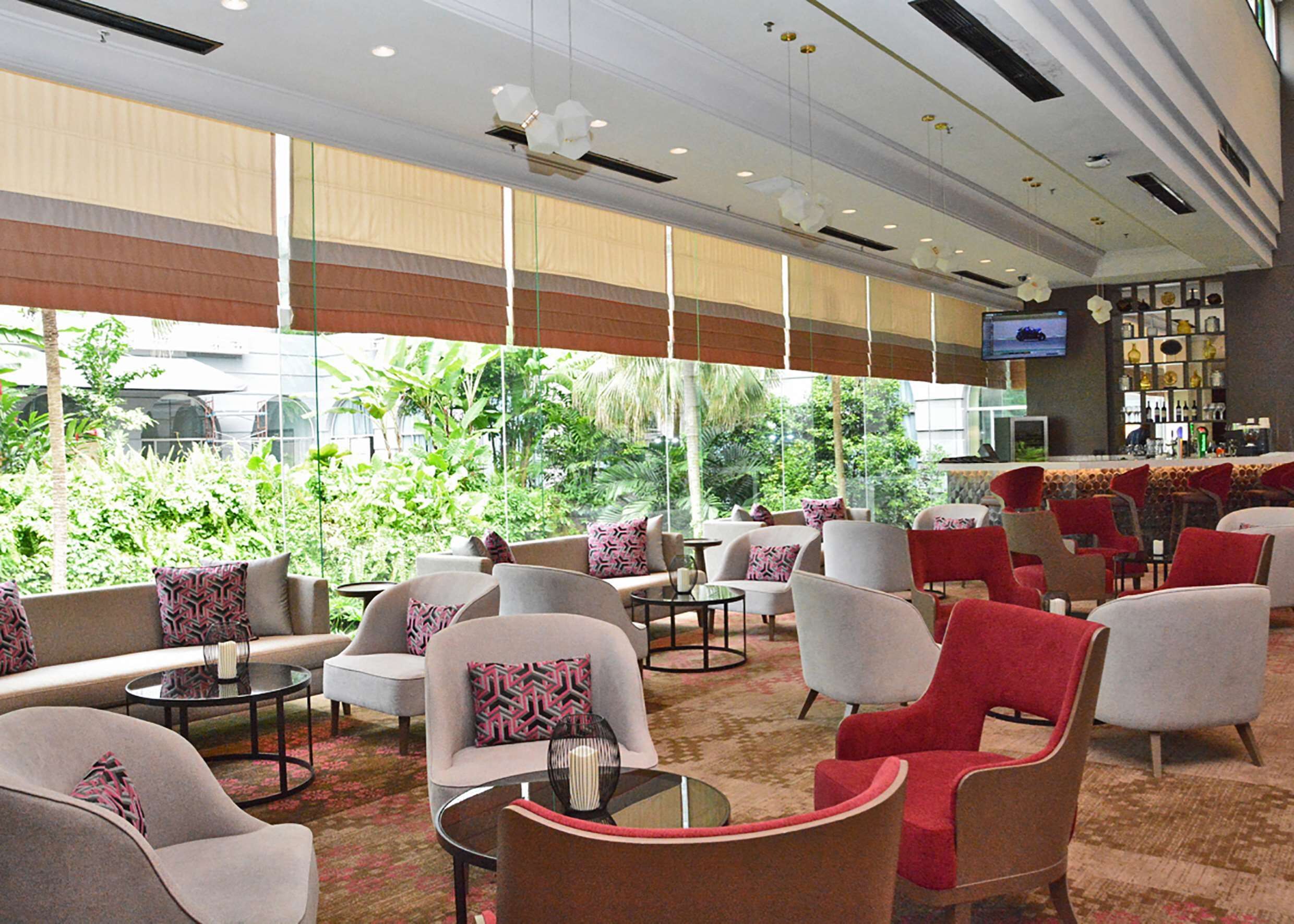 lobby lounge, garden views, open daily