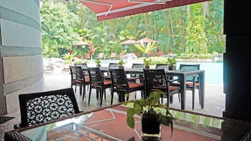 Outdoor pool, pool loungers