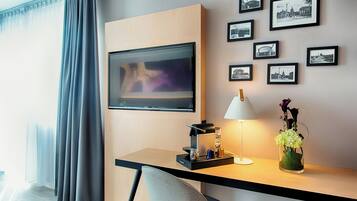 商务客房, 1 张双人床, 城市景观 | 防过敏的被褥、办公桌、遮光窗帘、隔音