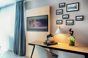 商务客房, 1 张双人床, 城市景观 | 防过敏的被褥、办公桌、遮光窗帘、隔音