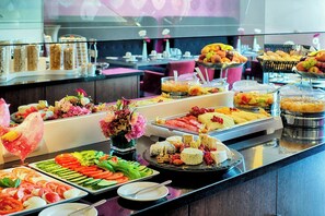 Daily buffet breakfast for a fee