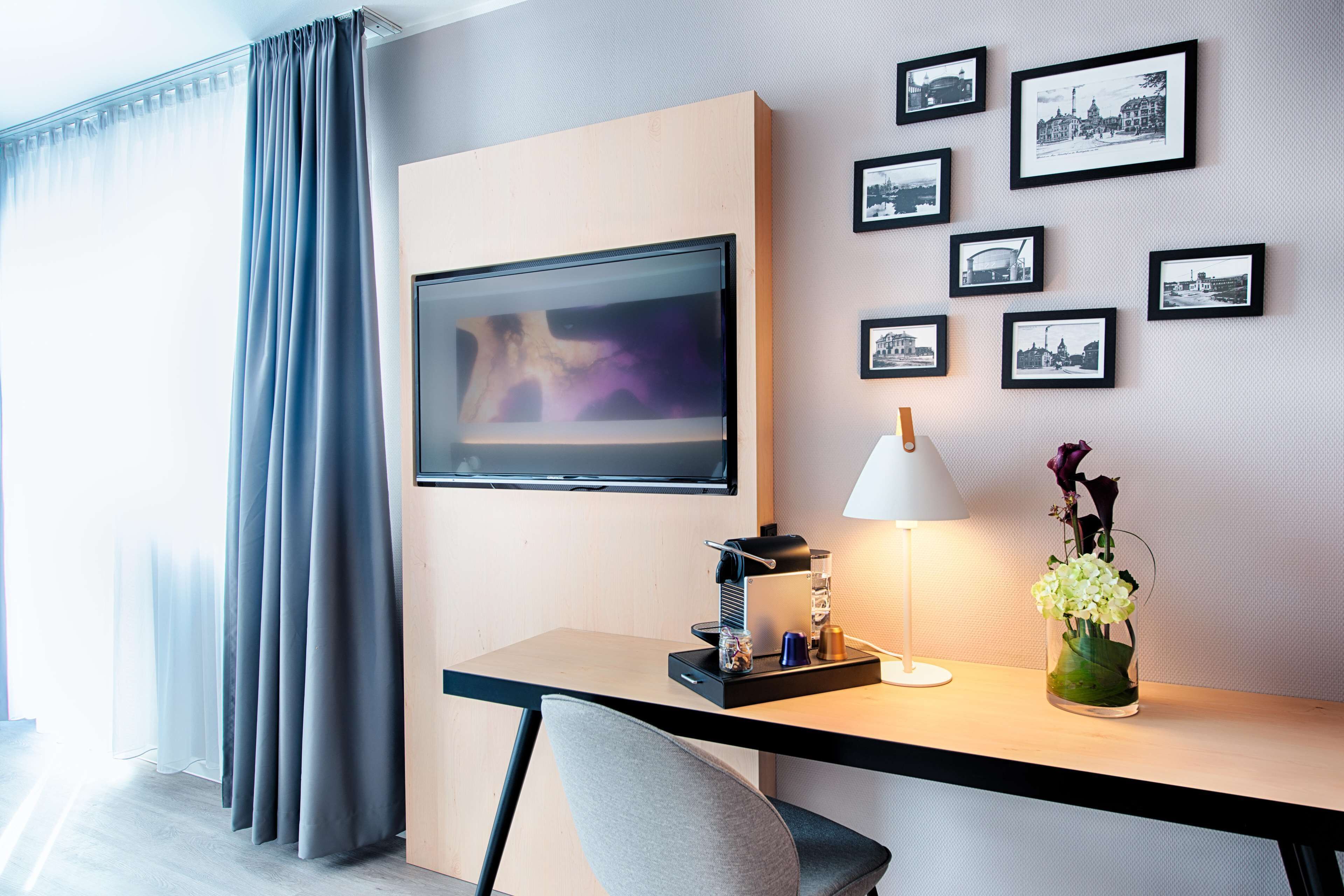 1 bedroom, hypo-allergenic bedding, desk, blackout curtains