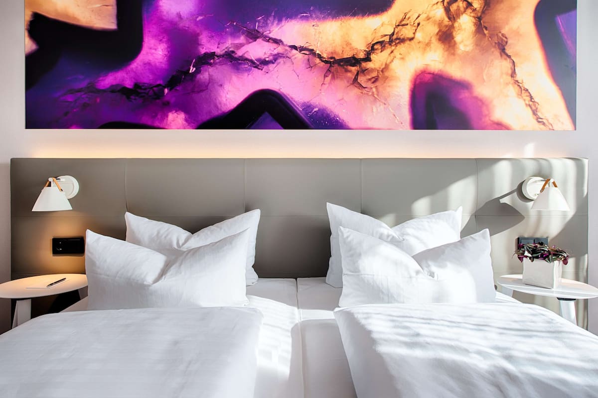 1 bedroom, hypo-allergenic bedding, desk, blackout curtains